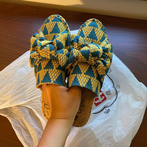 Sam Edelman Blue and Yellow Tribal Slides US6 - Picture 1 of 7